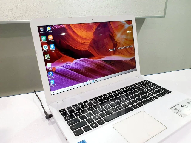 Asus VivoBook X540SA. 15.6", 1,6����, ��� 4 ��, ���� 500���, WiFi: 1, Bluetooth: 1 ����