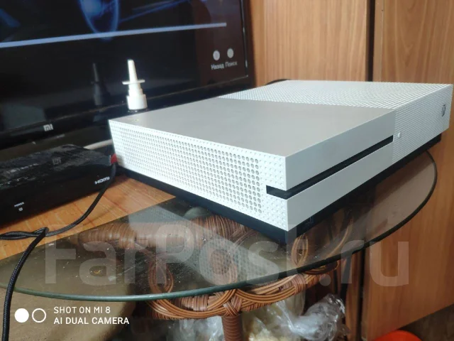 Microsoft Xbox One S ����