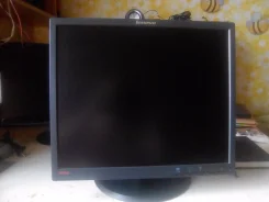 Lenovo. 19" ����