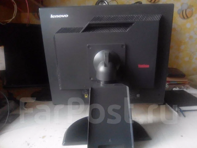 Lenovo. 19" ����
