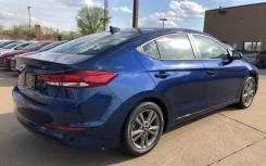 Hyundai Elantra ����