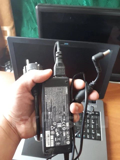 DEXP Atlas H132. 15.6", 2,6����, ��� 4 ��, ���� 500���, WiFi: 1, Bluetooth: 1, ����������� �� 4��. ����