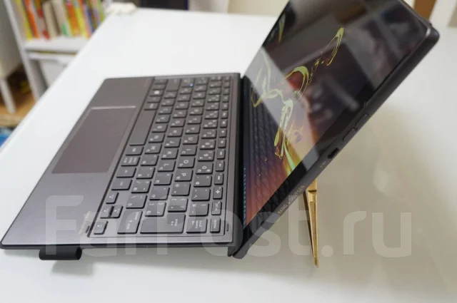 HP Spectre. 12", ��� 8 ��, WiFi: 1, Bluetooth: 1 ����