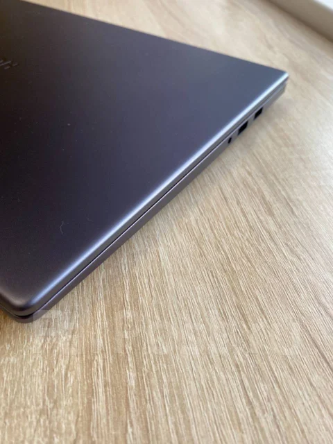 Huawei MateBook. 15.6", 2,1����, ��� 8 ��, ���� 256���, WiFi: 1, Bluetooth: 1, ����������� �� 7��. ����