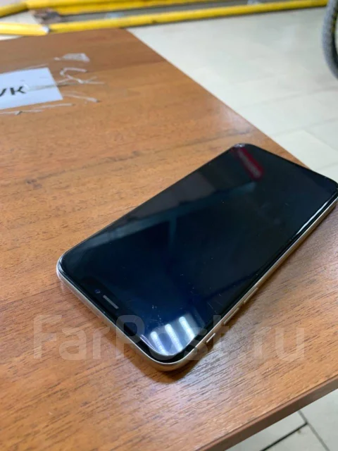 Apple iPhone X. �/�, �����, 3G, 4G LTE, NFC ����