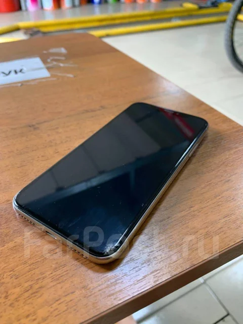 Apple iPhone X. �/�, �����, 3G, 4G LTE, NFC ����