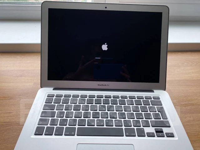 Apple MacBook Air 13 2017 Mid. 13.3", 1,8����, ��� 8 ��, WiFi: 1, Bluetooth: 1, ����������� �� 8��. ����