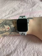 Apple Watch Series 4 Nike+ ����