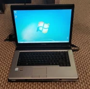 Toshiba Satellite L300-11Q. 15.4", 2����, ��� 3072 ��, ���� 80���, WiFi: 1, Bluetooth: 1, ����������� �� 1��. ����