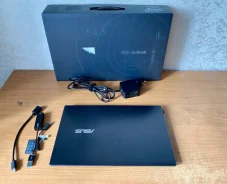 Asus ZenBook. 3����, ��� 8 ��, ���� 256���, WiFi: 1, Bluetooth: 1, ����������� �� 15��. ����