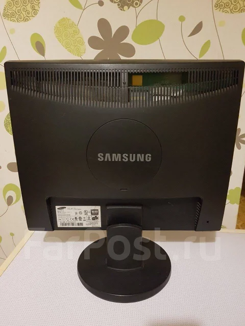 Samsung. 19", ���������� �� (LCD, LED, QLED) ����