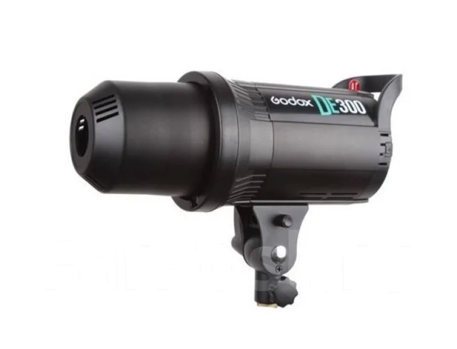 ��������� ������� Godox DE300 ����