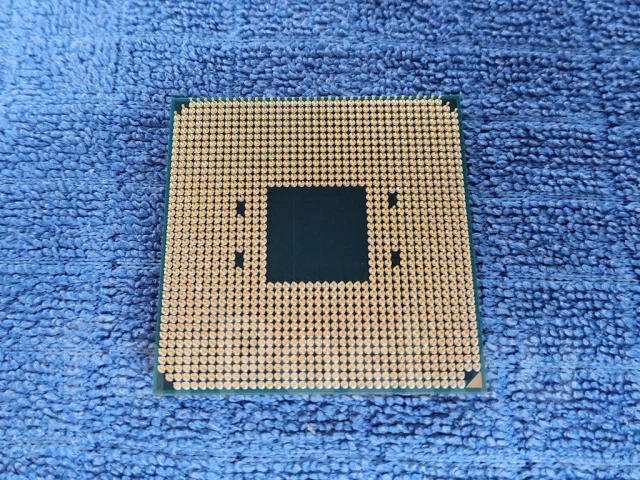 AMD Ryzen 5 3600X ����