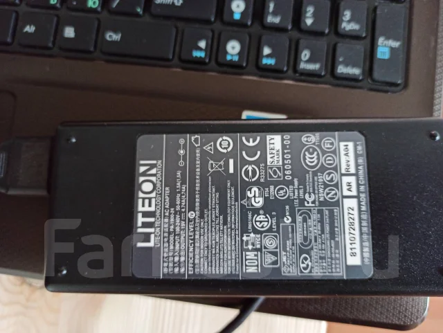Asus X52. 15.6", 2,4����, ��� 4 ��, ���� 320���, WiFi: 1, ����������� �� 1��. ����