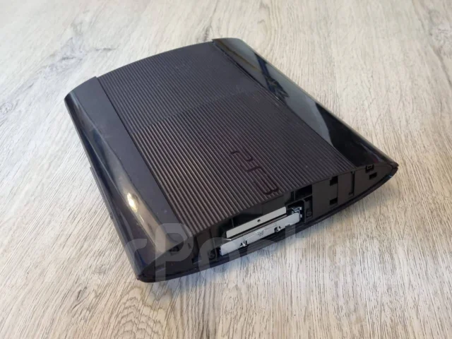 Sony PlayStation 3 Super Slim ����