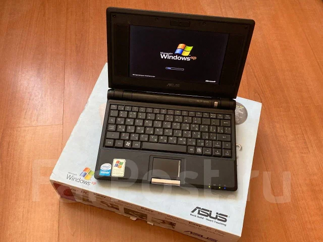 Asus Eee PC 701. 7", 0,7����, ��� 1024 ��, ���� 4���, WiFi: 1, ����������� �� 2��. ����