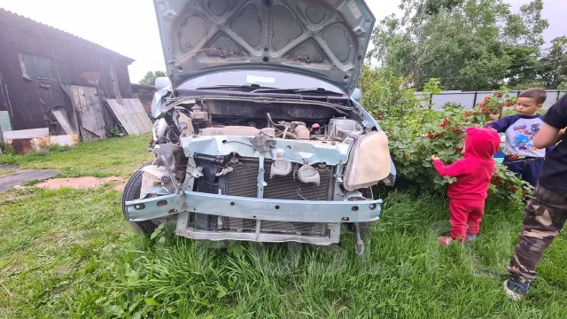Toyota ist. �������, ��������, 1.3 (87��.�.), ������, 240 000����. �� ����