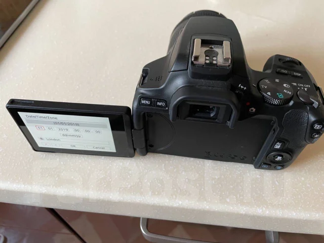 Canon EOS 250D ����