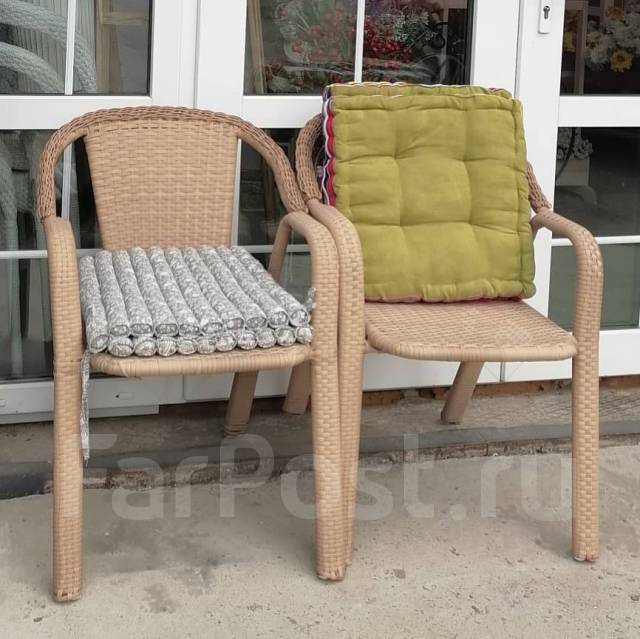 Деревянные столы и стулья для веранды