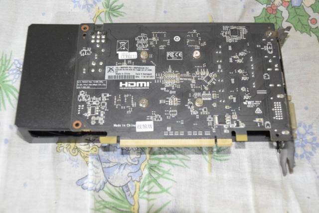 Radeon RX 560 ����