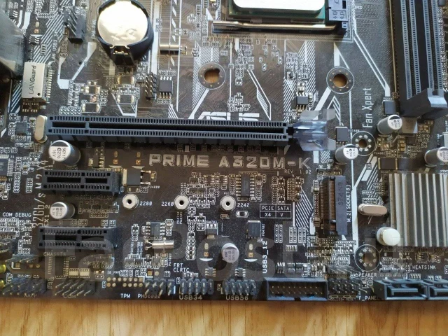 AMD A320M ����