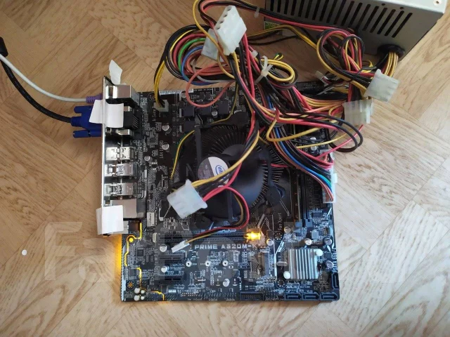 AMD A320M ����