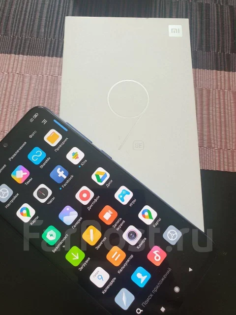 Xiaomi Mi9 SE. �/�, �����, 4G LTE, Dual-SIM, NFC ����
