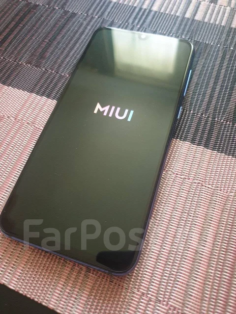 Xiaomi Mi9 SE. �/�, �����, 4G LTE, Dual-SIM, NFC ����
