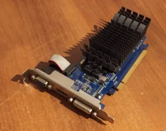 GeForce 210 ����