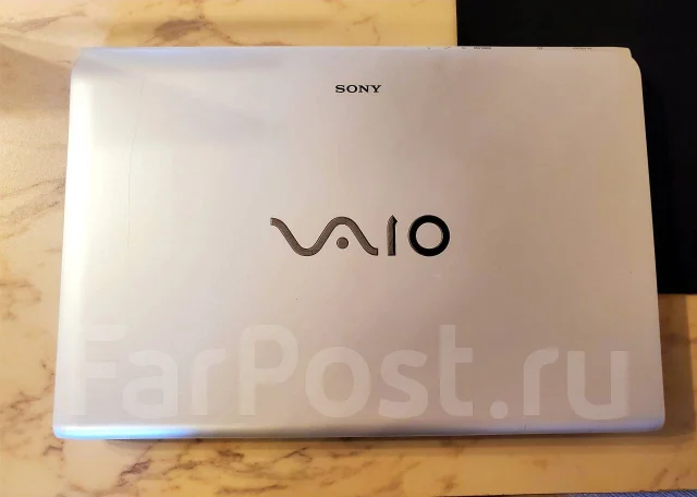 Sony VAIO SVE151J11V. 15.4", 2,4����, ��� 4 ��, ���� 300���, WiFi: 1, Bluetooth: 1, ����������� �� 2��. ����