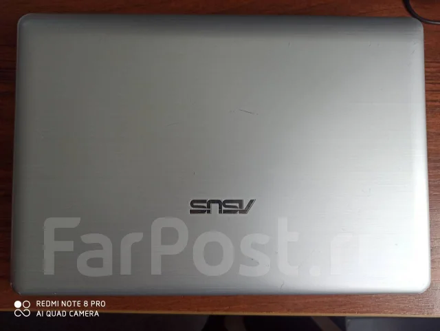 Asus Eee PC. 11.6", 1,8����, ��� 8 ��, ���� 250���, WiFi: 1, Bluetooth: 1, ����������� �� 4��. ����