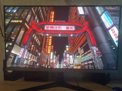 Samsung. 28" ����