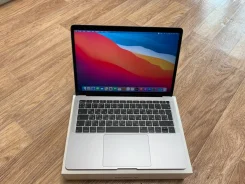 Apple MacBook Air 13 2018 MRE82. 13.3", 1,6����, ��� 8 ��, ���� 128���, WiFi: 1, Bluetooth: 1 ����