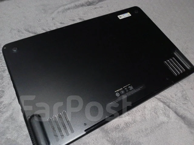 Razer. 17.3", 3,7����, ��� 8 ��, ���� 512���, WiFi: 1, Bluetooth: 1, ����������� �� 1��. ����