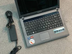 Samsung R425. 15", WiFi: 1, ����������� �� 4��. ����
