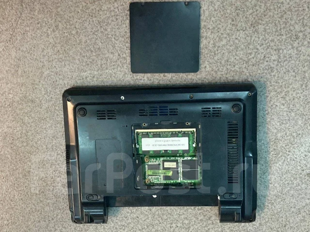 Asus Eee PC 900. 9", 0,9����, ��� 2048 ��, ���� 20���, WiFi: 1 ����