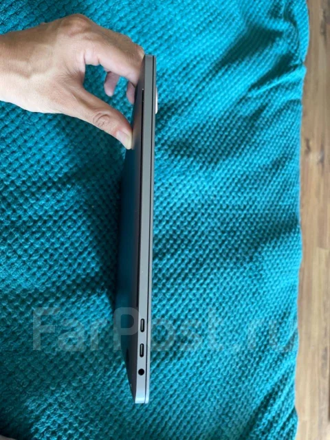 Apple MacBook Pro 15 2018. 15.4", 2,2����, ��� 16 ��, ���� 256���, WiFi: 1, Bluetooth: 1, ����������� �� 10��. ����