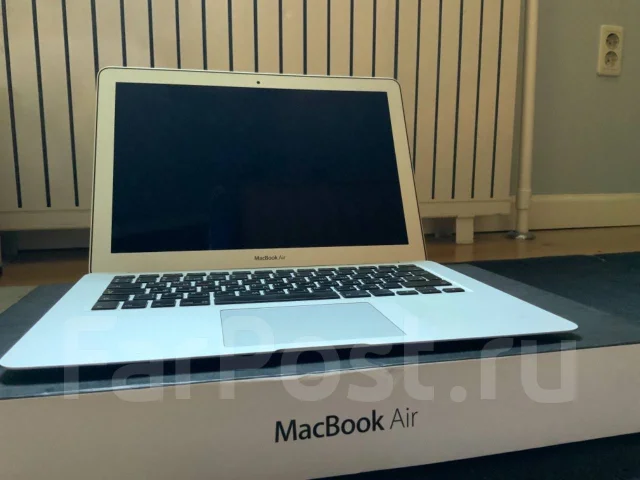 Apple MacBook Air 13 2011 Mid. 13", 1,8����, ��� 4 ��, ���� 256���, WiFi: 1, Bluetooth: 1, ����������� �� 7��. ����