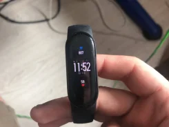 Xiaomi Mi Band 5 ����