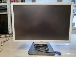 Acer. 19" ����