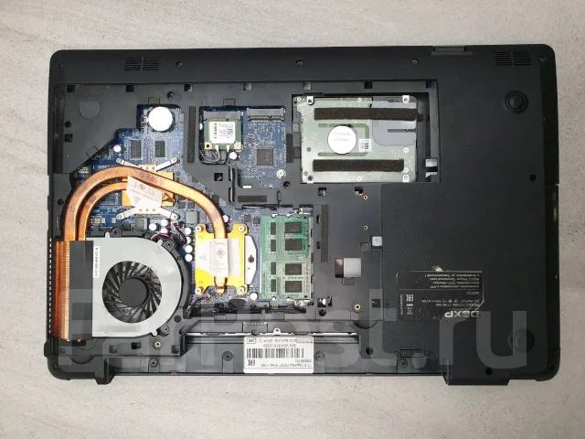 DEXP Atlas. 17.3", 2,4����, ��� 6 ��, ���� 500���, WiFi: 1, Bluetooth: 1, ����������� �� 3��. ����
