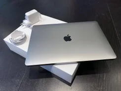 Apple MacBook Pro 13 2020. 13.3", 2����, ��� 16 ��, ���� 512���, WiFi: 1, Bluetooth: 1, ����������� �� 10��. ����