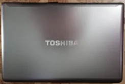 Toshiba Satellite P855-BLS. 15.6", 3,4����, ��� 8 ��, ���� 465���, WiFi: 1, Bluetooth: 1, ����������� �� 1��. ����