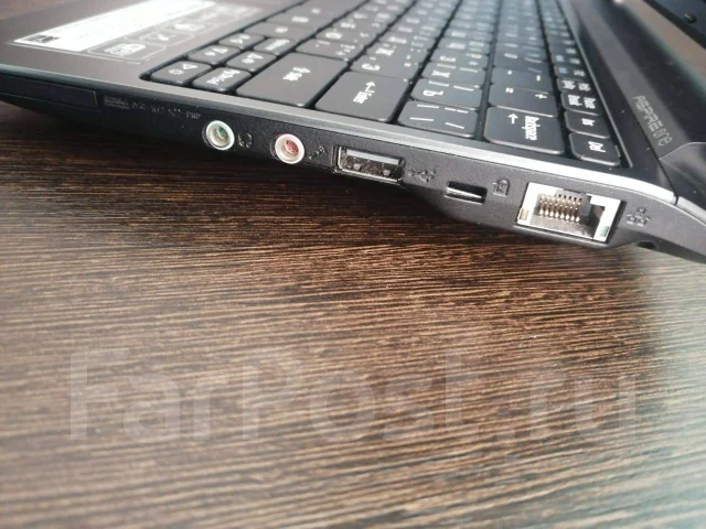 Acer Aspire One 533. WiFi: 1 ����