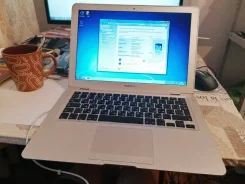Apple MacBook Air 13 2008 Early MB003. 13", 1,6����, ��� 2048 ��, ���� 60���, WiFi: 1, ����������� �� 2��. ����