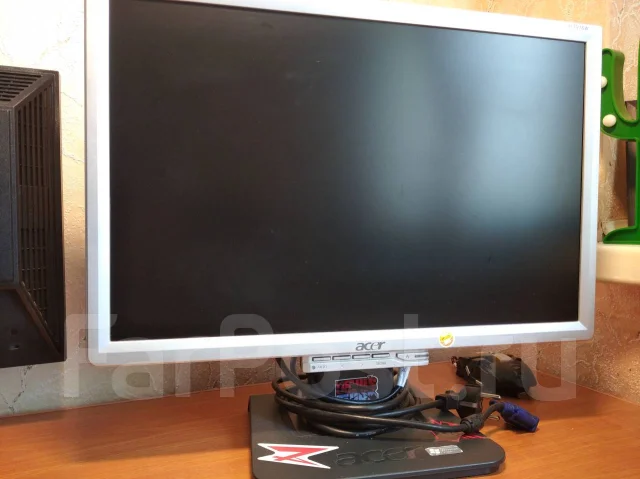 Acer. 19" ����