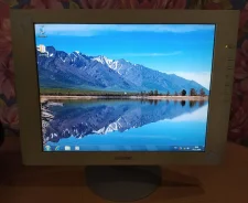 Sony. 15" ����