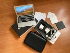 Apple MacBook Air 11. 11.6", 1,6����, ��� 4 ��, ���� 128���, WiFi: 1, Bluetooth: 1, ����������� �� 5��. ����