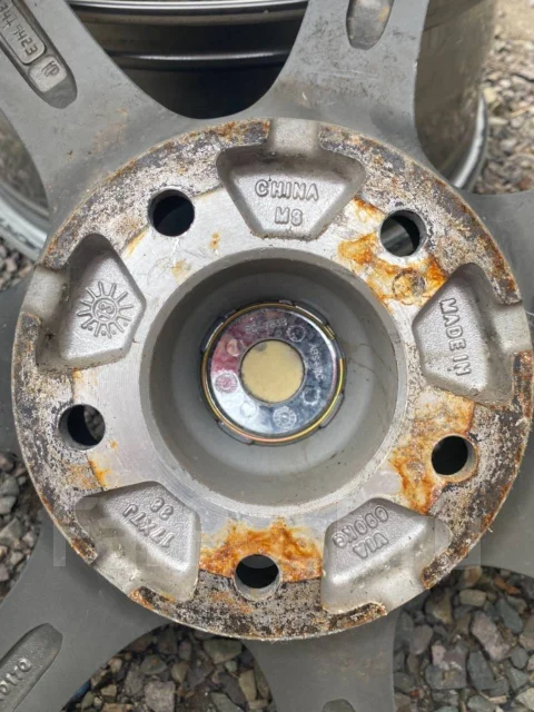 Millous. 7.0x17", 5x114.3, ET38 ����