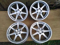 Breyton. 8.5/9.5x18", 5x120, ET42/41 ����